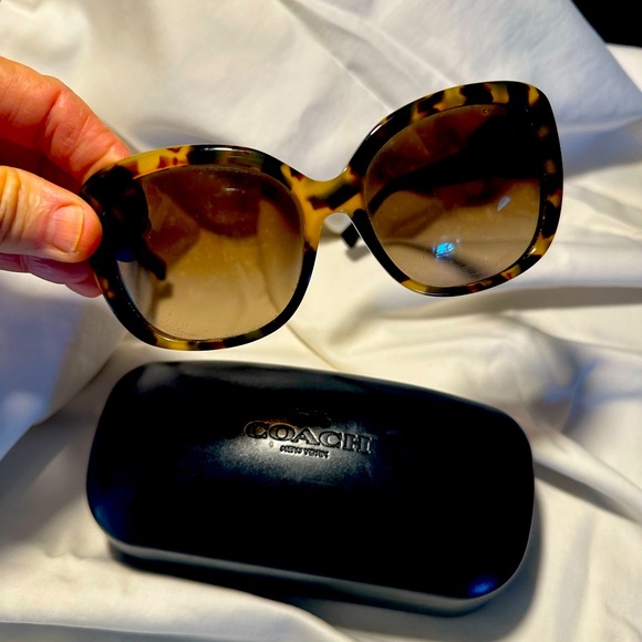 Coach sunglasses - Picture 6 of 9